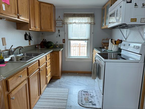 5th image of 1051 E Spruce St