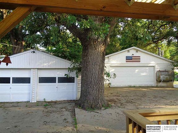 2nd image of 608 E 5th St