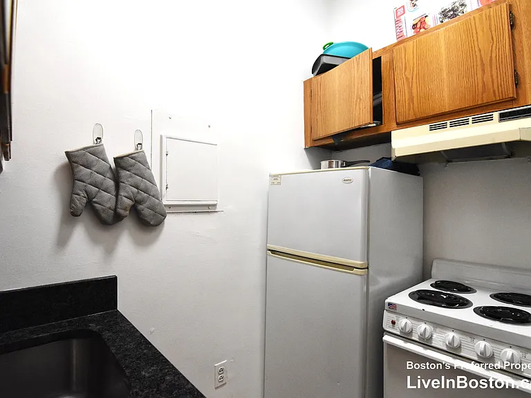 Hemenway St — Photo 7
