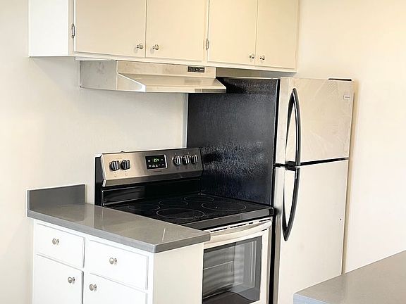 3rd image of 725 Monterey Blvd Unit 7