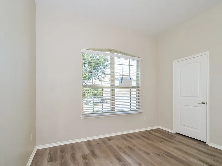 1805 Lake Pine Dr — Photo 11