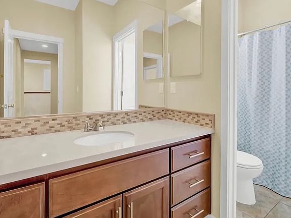 5th image of 394 Huntsville Ct