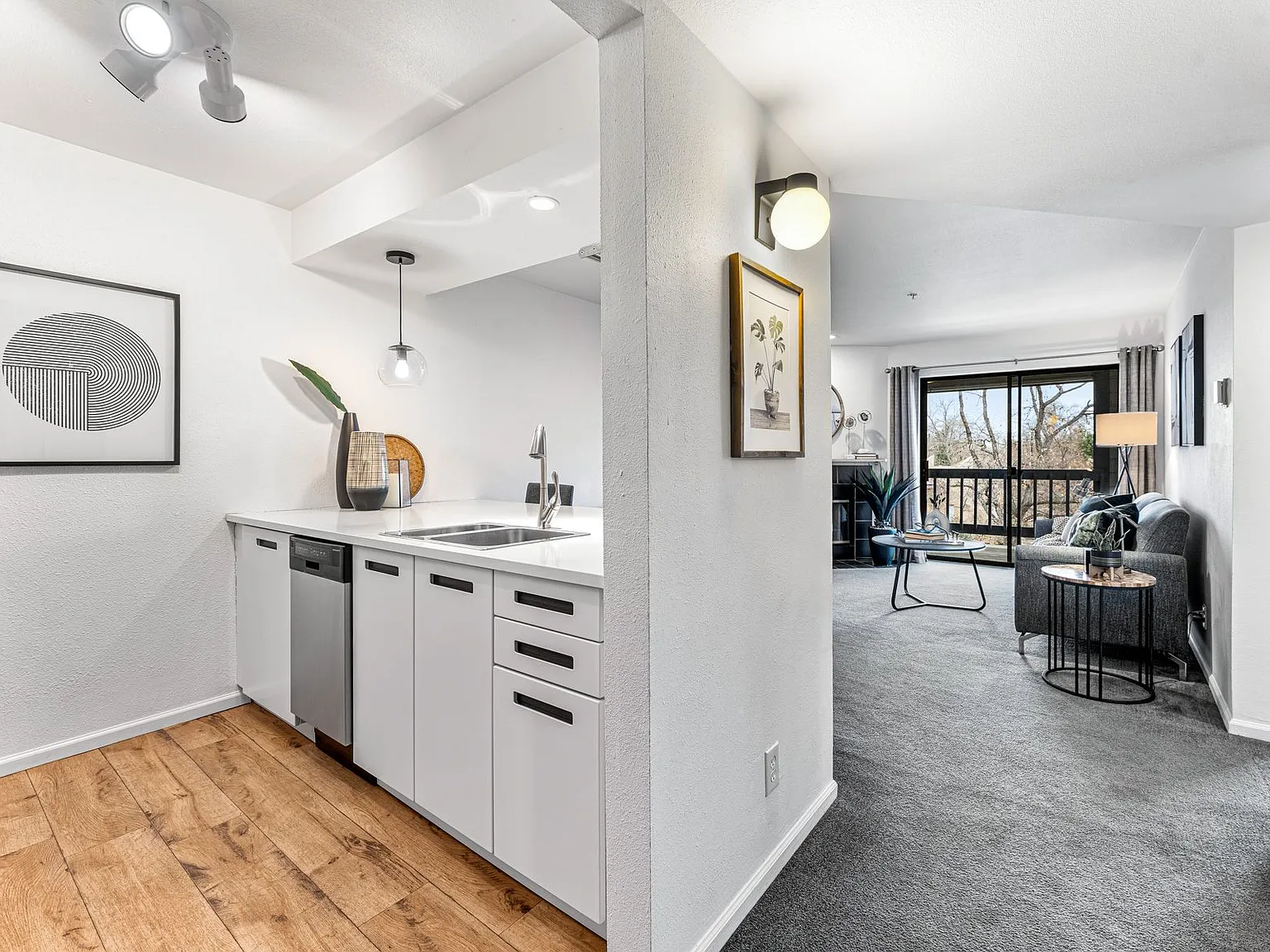 2727 Folsom St — Photo 3