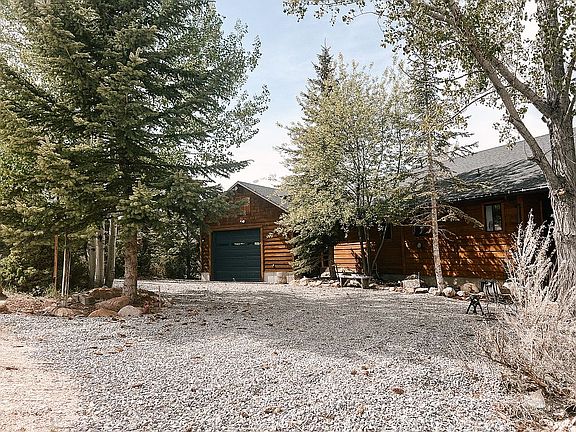 Exterior/ Driveway