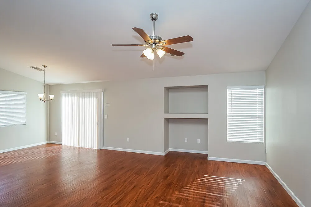 3 bed, 2.0 bath, 1431 sqft, $2,195 — Photo 3