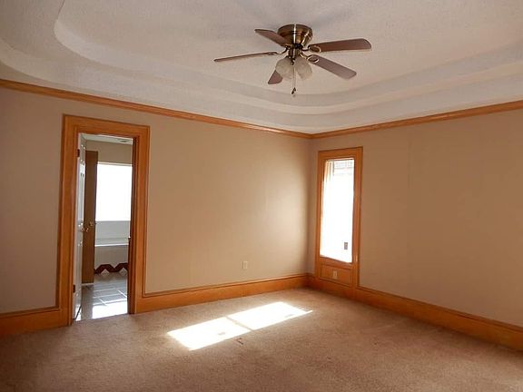 4th image of 512 E Yarrow Ave