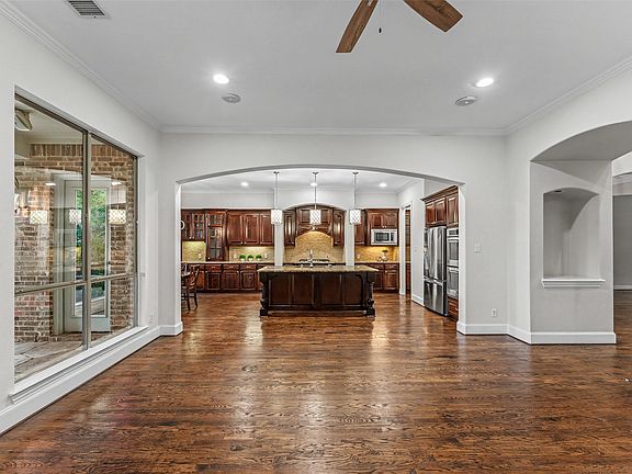 4th image of 8321 Turtleback Ct