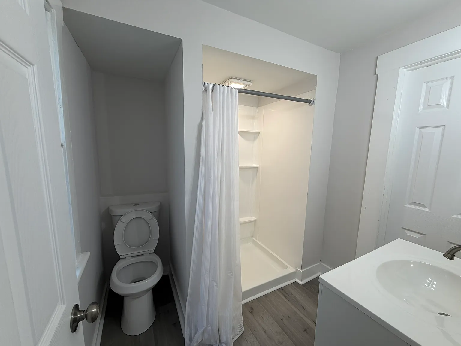 3 bed, 1.5 bath, 1600 sqft, $1,800 — Photo 2