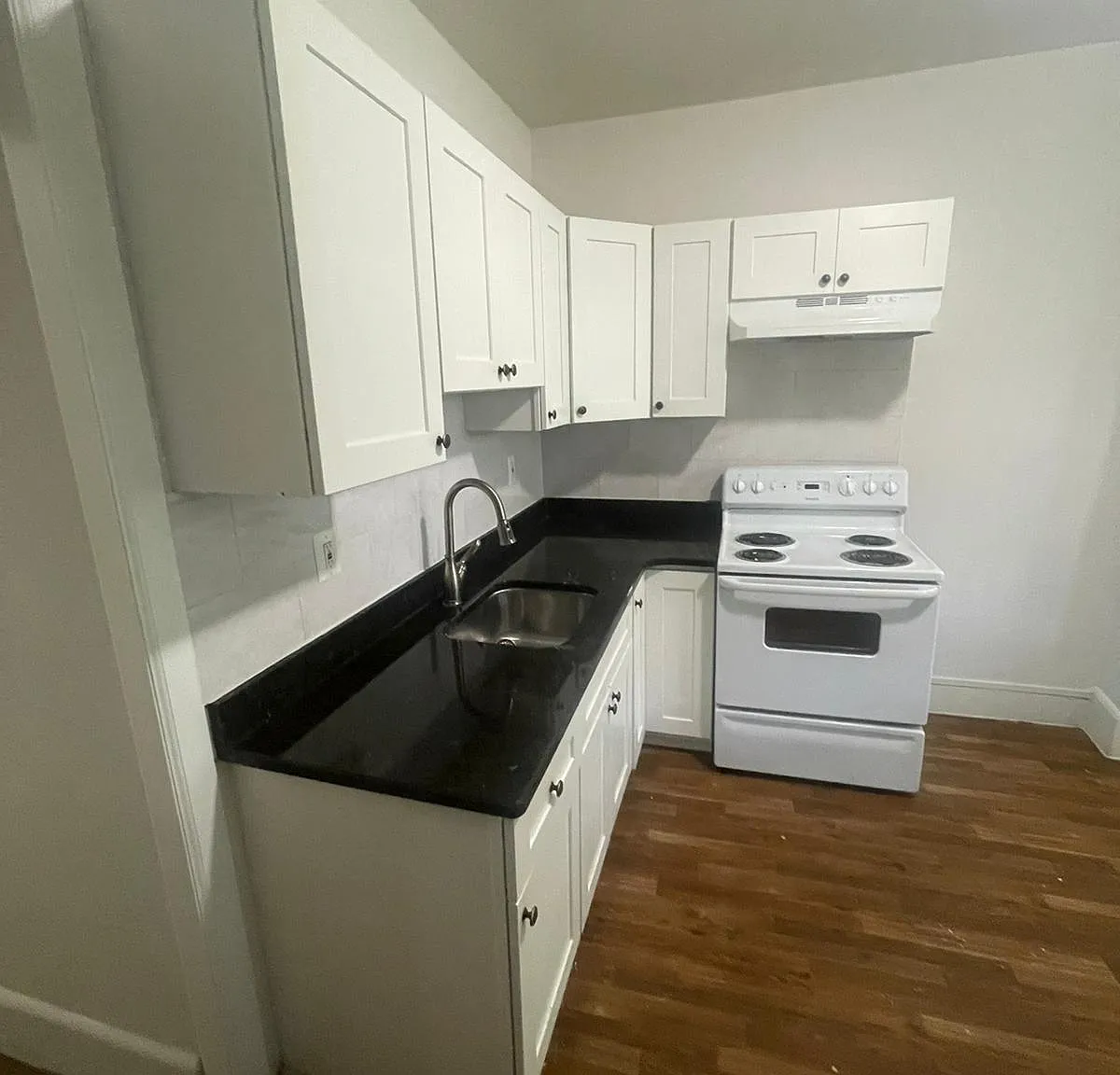 2 bed, $1,100 — Photo 1