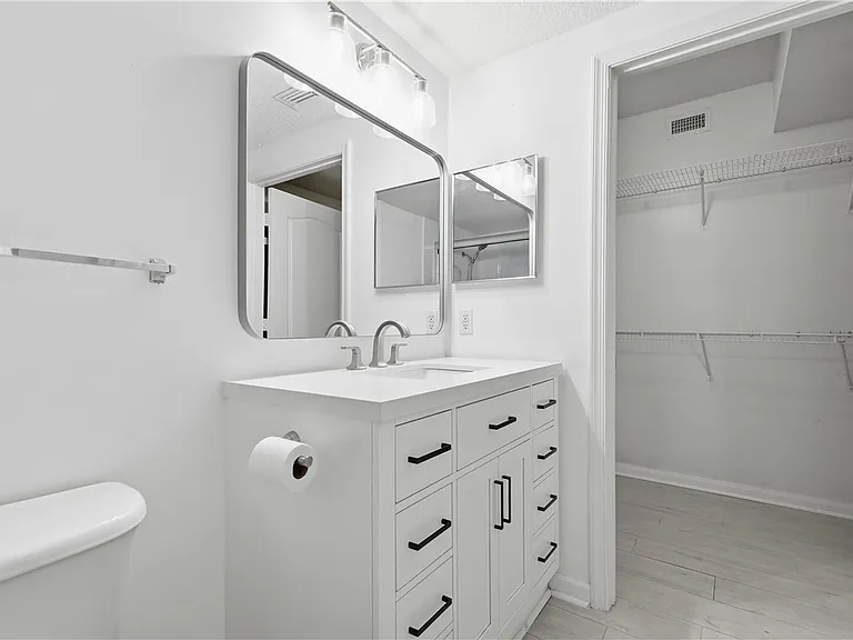 5090 Fairways Cir #H107 — Photo 9