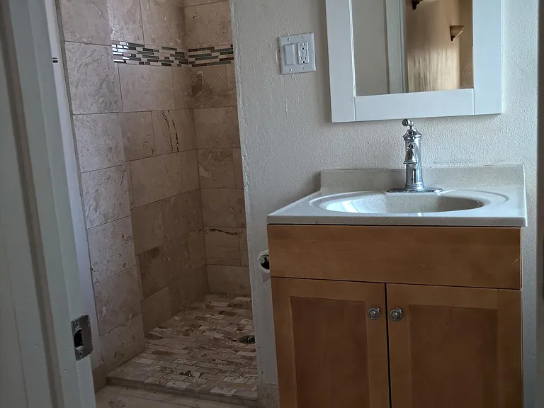 1321 E Mabel St — Photo 23