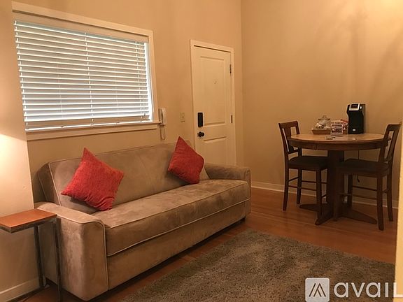 4th image of 302 W Yakima Ave #208