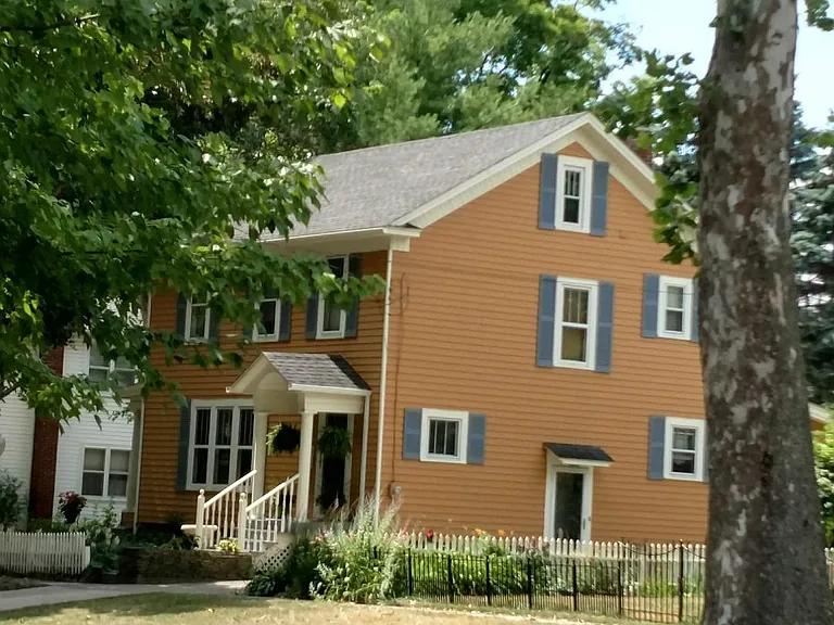 318 N Court St — Photo 2