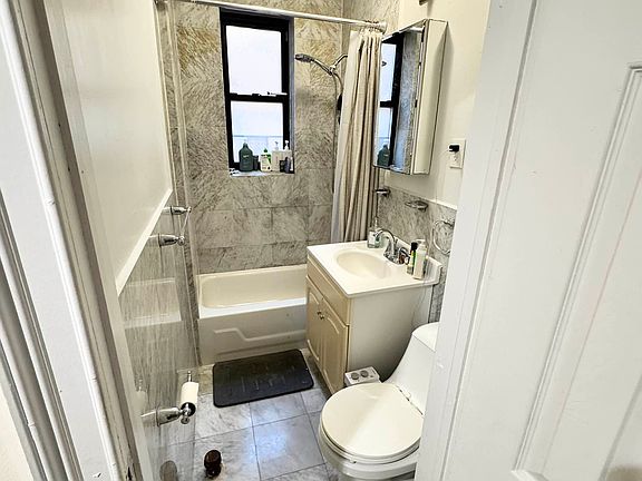 4th image of 360 E 50th St APT 4C