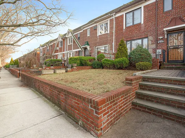 82-30 Eliot Ave, Middle Village, NY 11379