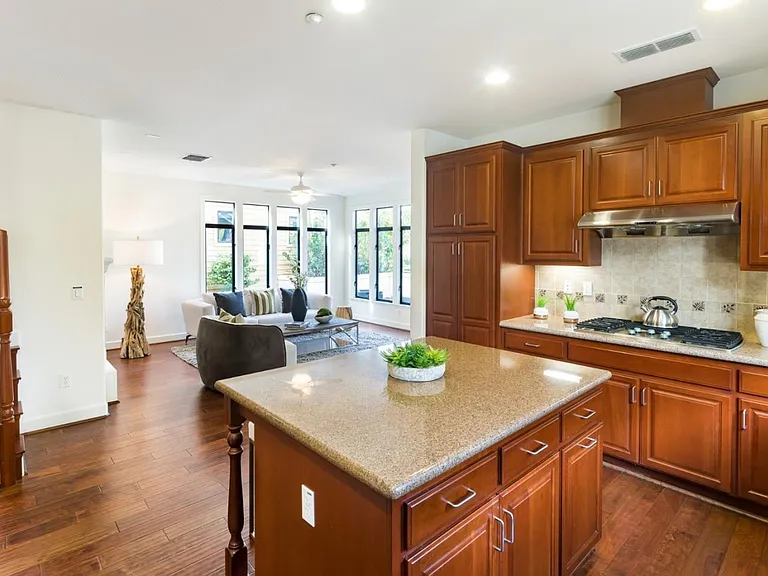 401 Alder Ln — Photo 5