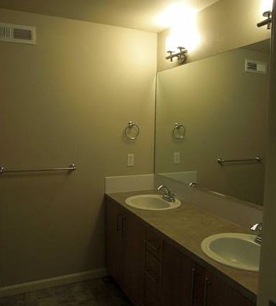 Master Bath w/Dual Vanity