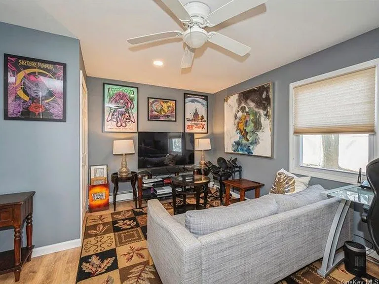 8 Crabtree Ln — Photo 8