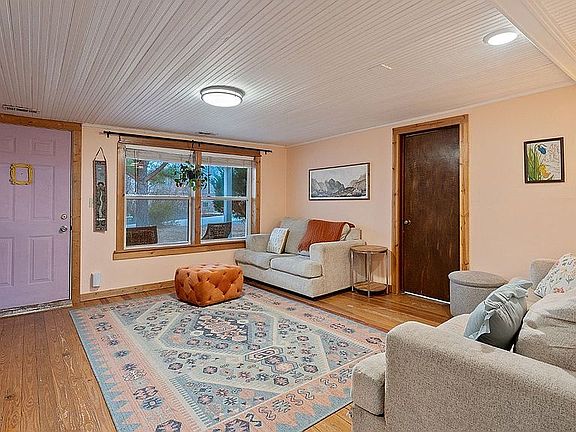 4th image of 230 S Stone Bridge Rd