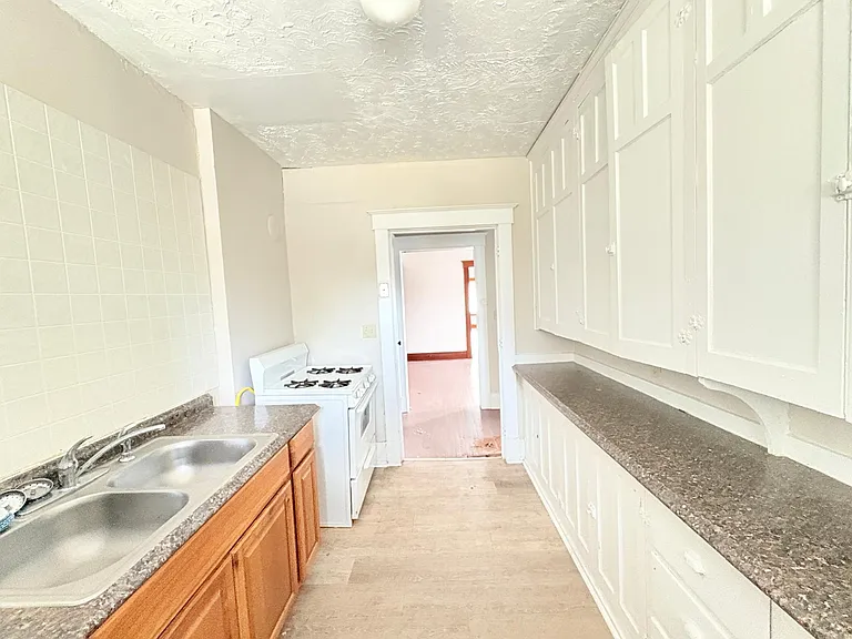 428 Machen St #5 — Photo 15