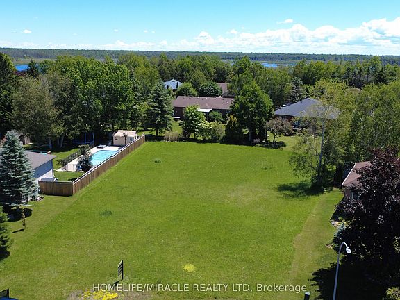 3rd image of 31 Fairway Cres