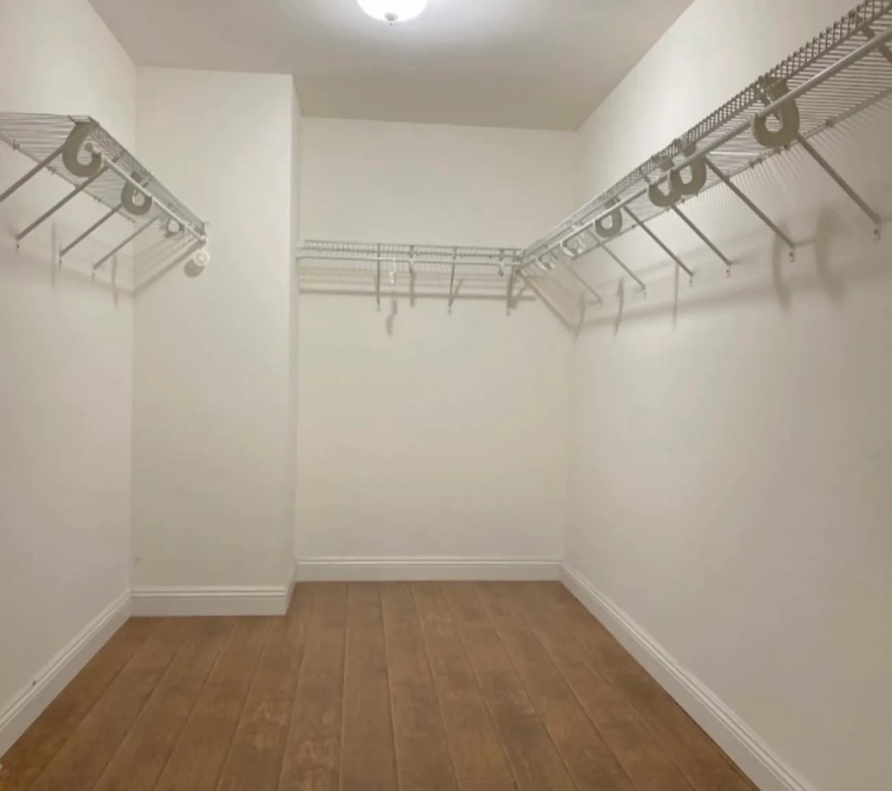 8 bed, 4699 sqft, $1,699 — Photo 4