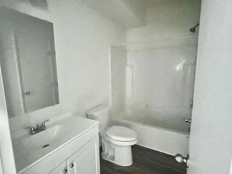 University Park Apartments near Cornell University — Photo 903