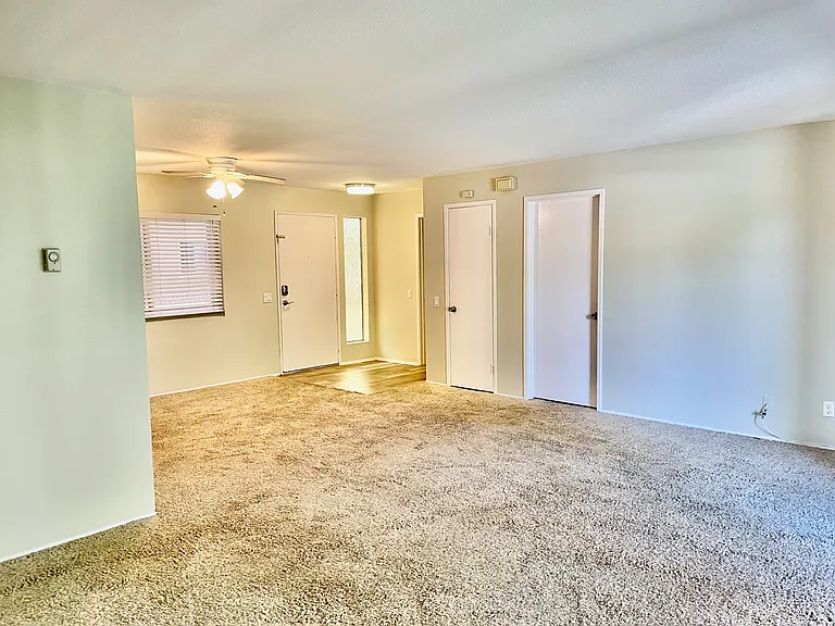 2530 Clairemont Dr — Photo 3