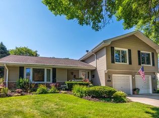 811 Blenheim Dr, Schaumburg, IL 60195