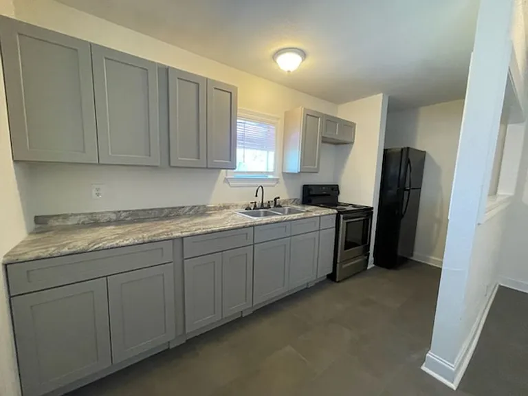 1300 1/2 Oklahoma St — Photo 3