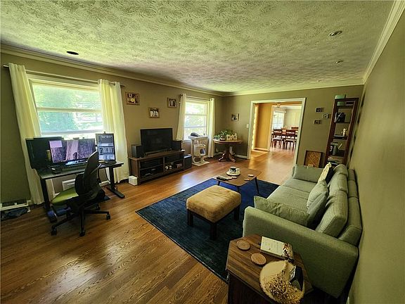 2nd image of 2324 Clairmont Rd NE