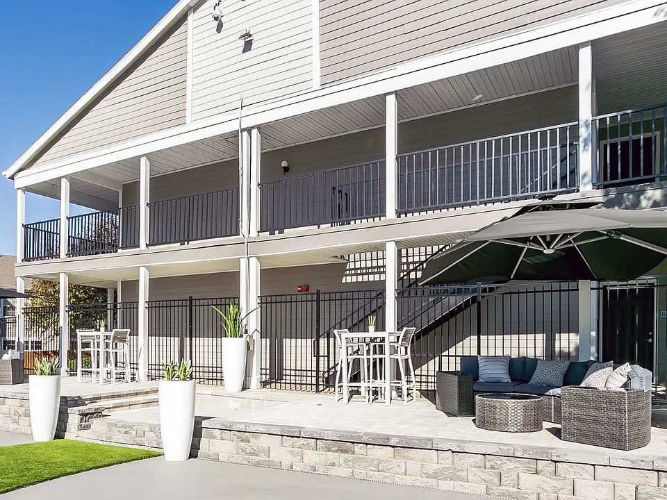 Market 1900 Apartment Homes 1900 S Brookstone Village Dr Independence