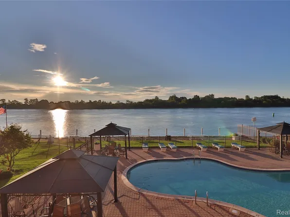 3301 Biddle Ave APT 2B, Wyandotte, MI 48192
