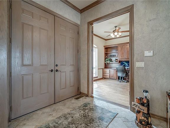 4th image of 2575 Angela Ct NE