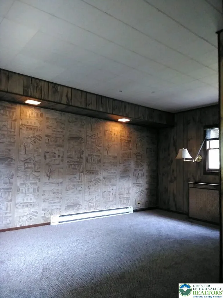 3 bed, 1.0 bath, 1300 sqft, $1,300 — Photo 3