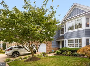 1268 Woodbrook Ct, Reston, VA 20194