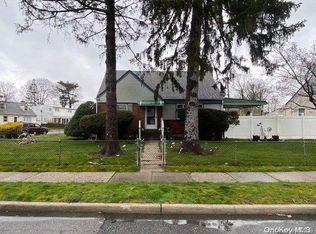 572 Decatur St, Uniondale, NY 11553