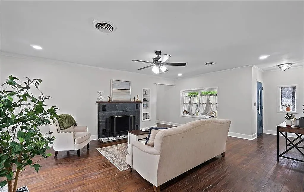4 bed, 2.5 bath, 2732 sqft, $2,200 — Photo 4