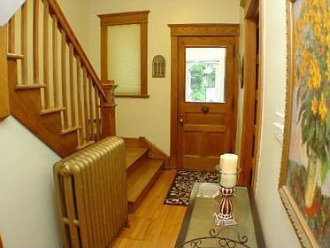 2nd image of 1037 Clarence Ave