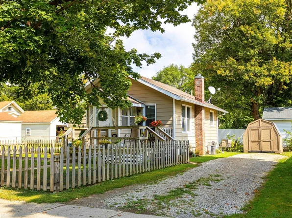 607 S Cedar St, Owosso, MI 48867