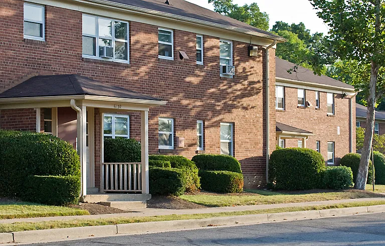 Springfield Gardens — Photo 9