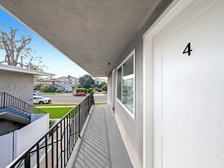 Pacific West Villas — Photo 13