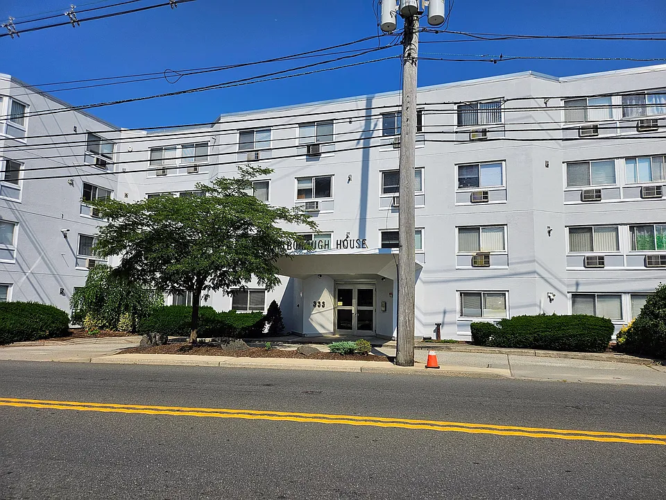 333 Grand Ave #4D