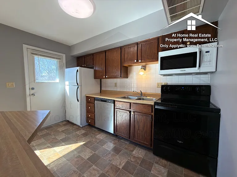 1904 Springdale Ct — Photo 8