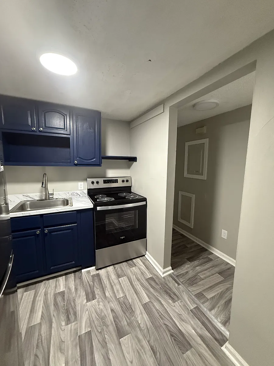 Building Photo - 1079 Broad St #3S