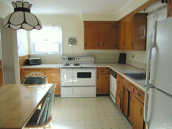 4th image of 77 Massapequa Ave