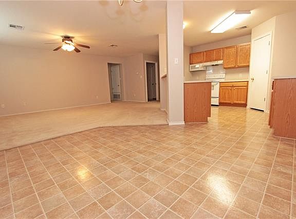 5th image of 315 Meadow Park Dr
