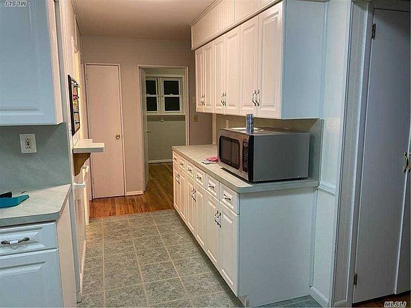 2nd image of 1664 Manatuck Blvd