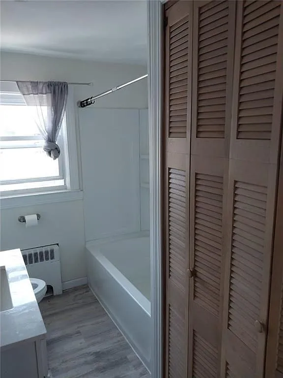3 bed, 1.0 bath, 2103 sqft, $2,300 — Photo 4
