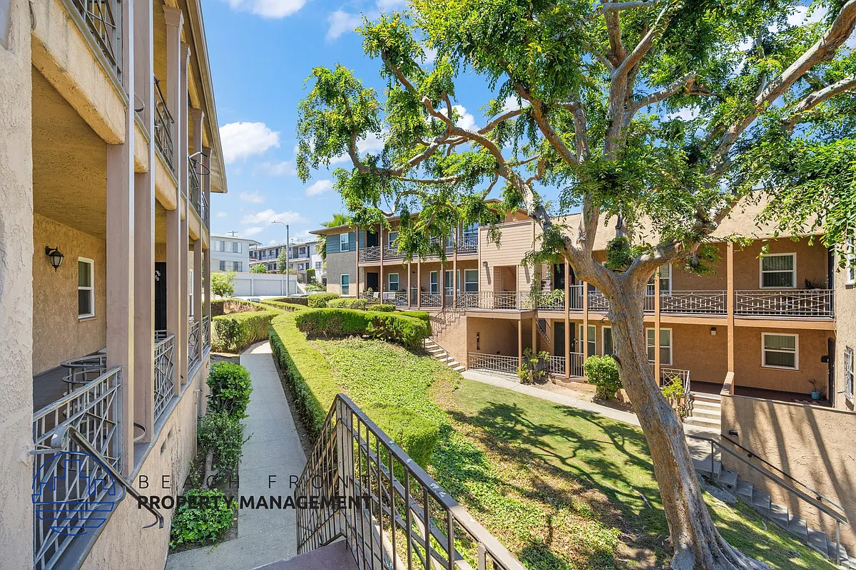 Building Photo - 5626-5628 Edgemar Ave